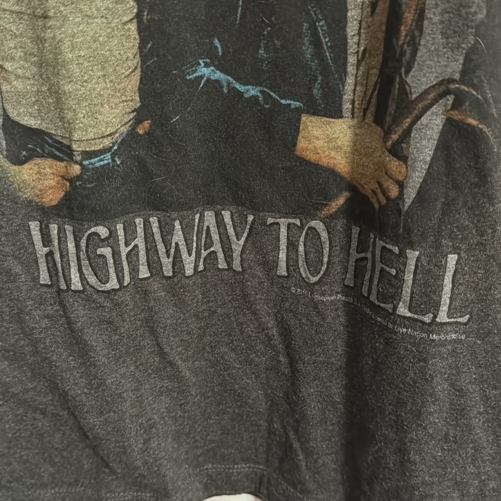 AC/DC Sz Medium Highway to Hell T-shirt very good condition - Picture 2 of 4